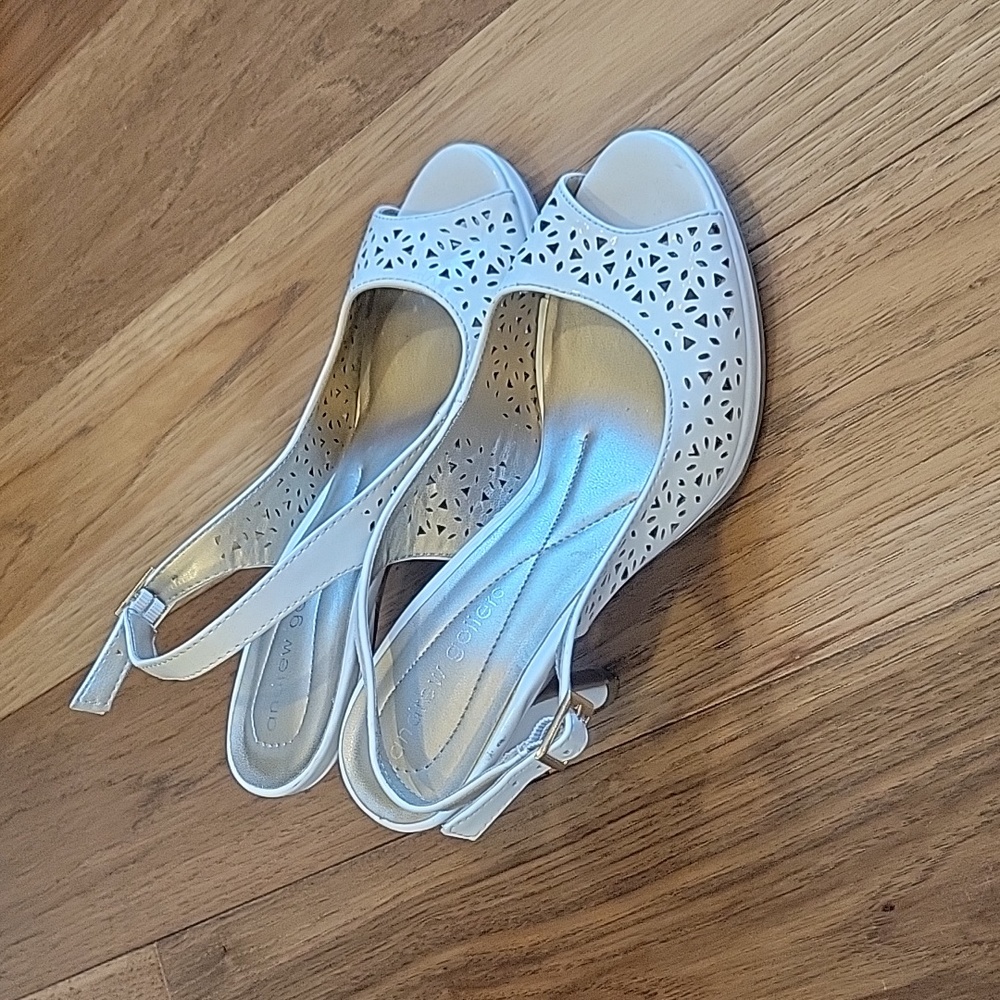 Andrew Geller White Peep Toe 4" Platform Heels - Size 7